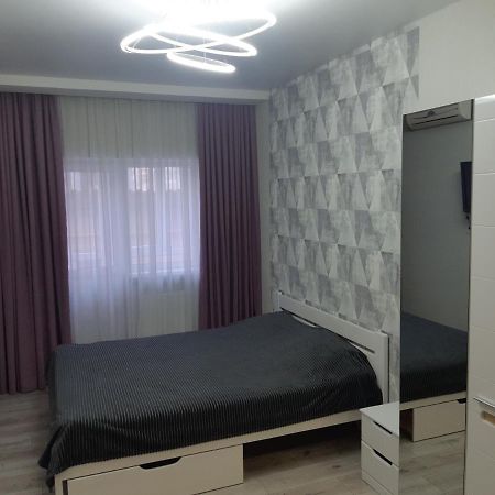 Ferienwohnung Apartmens On St. Fesenkovskaya 15 Charkiw Exterior foto